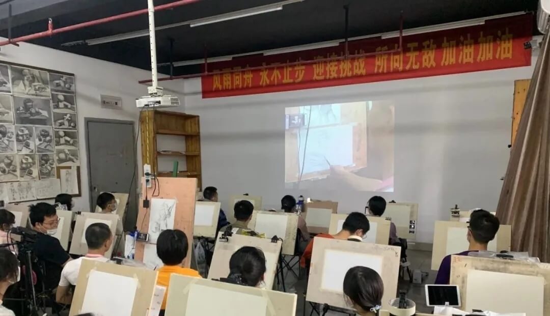 重庆美术集训画室为你分析：艺术生为什么要参加?？迹?><h4>重庆美术集训画室为你分析：艺术生为什么要参加?？?？</h4></a></li><li><a href=
