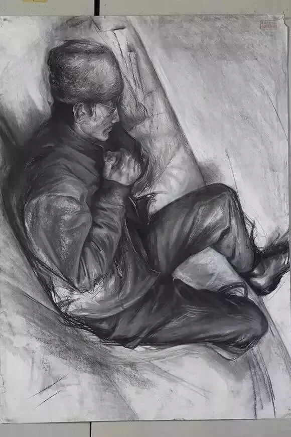 重庆美术高考培训学校收集分享|九大美术学院素描作品，你觉得哪家美院画的好！图二十四