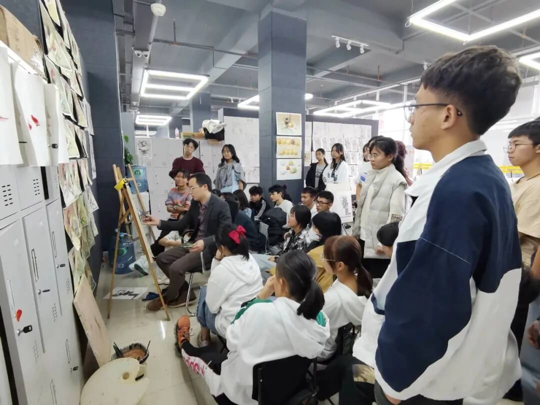 ?？急缚迹滩蝗莼?！来重庆美术培训班提升拿证率！
