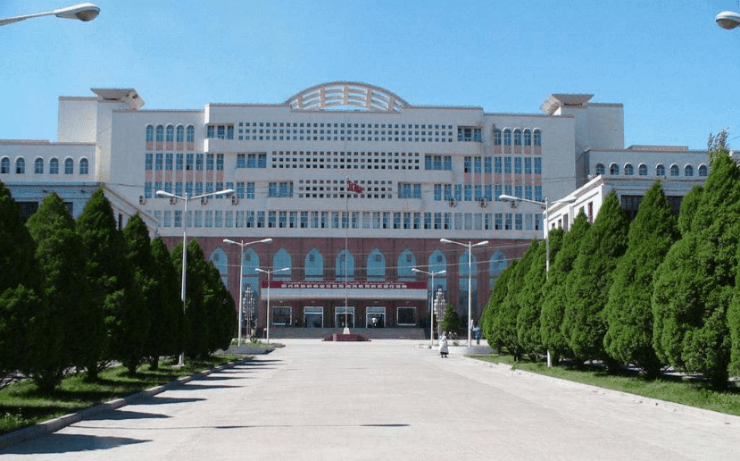 为什么重庆美术培训画室美术生，一定要优先考虑艺术类院校？