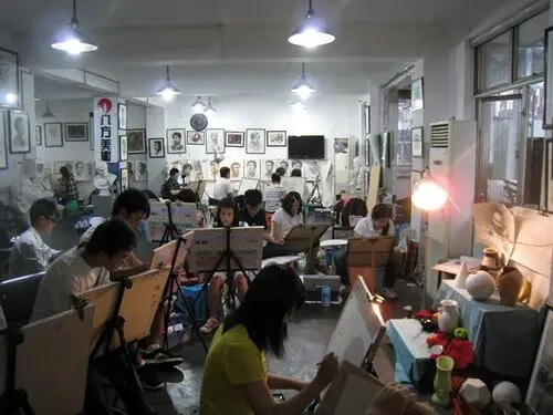 美术集训在本地找画室好，还是到外地找画室好？