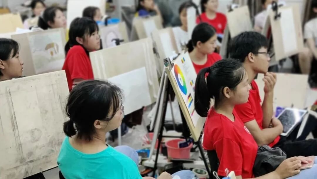 重庆美术集训画室为你分析：艺术生为什么要参加?？?？