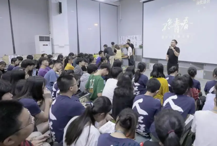 集训时美术老师是如何度过每一天的？