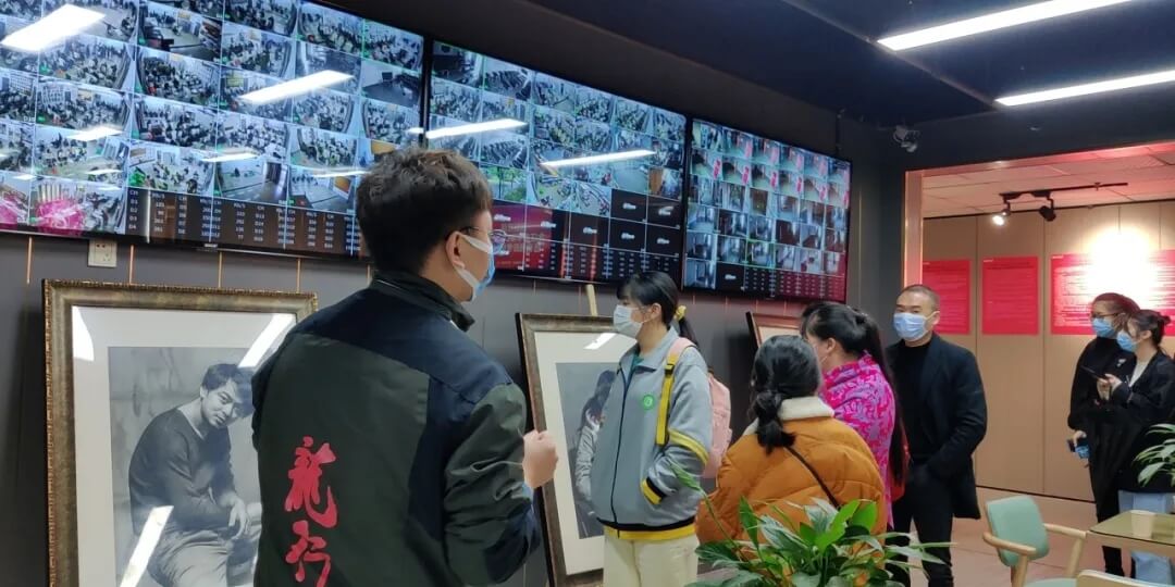 热烈欢迎四川省艺术生前来龙行艺术考察参观！